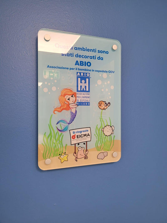 Targa in Plex con distanziali